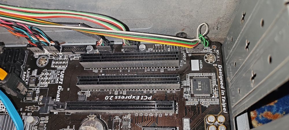 Placa de baza cu procesor