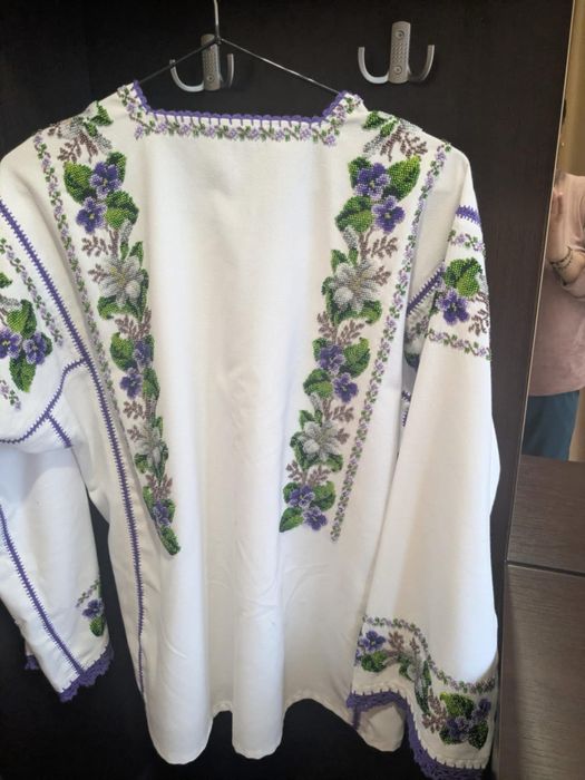 Ie traditionala cusuta cu margele