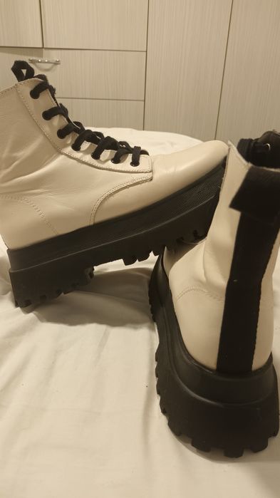 Ghete zara nr 39, stare foarte bună, ușoare , călduroase și comode