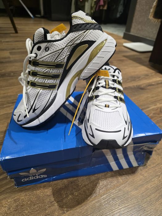 Adidas кроссовки 42.5 размер