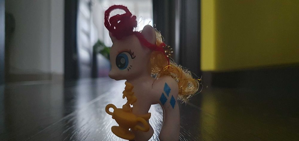 set 8 ponei plastic cu cutie plastic