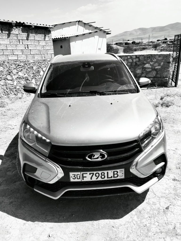 Lada x ray sotiladi srocni