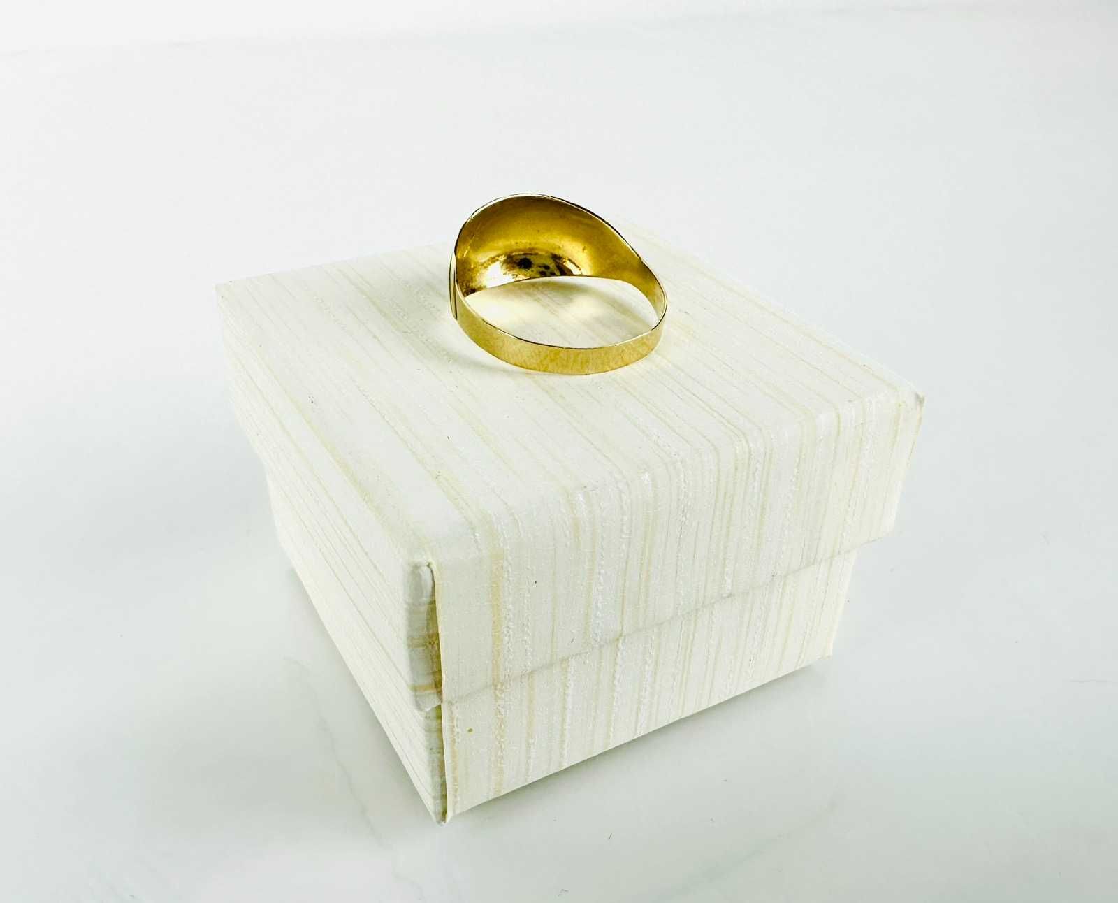 ++ПЕРФЕКТЕН++ Златен пръстен 14К / Размер 60 / 1,27 гр