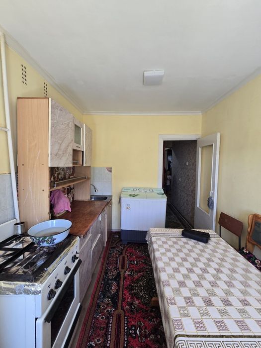 3 xonali kvartira sotiladi