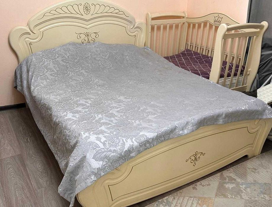 Продаю комплект мебели для спальни + матрас