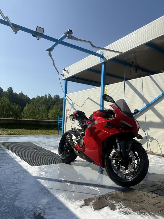 Ducati Panigale  v4