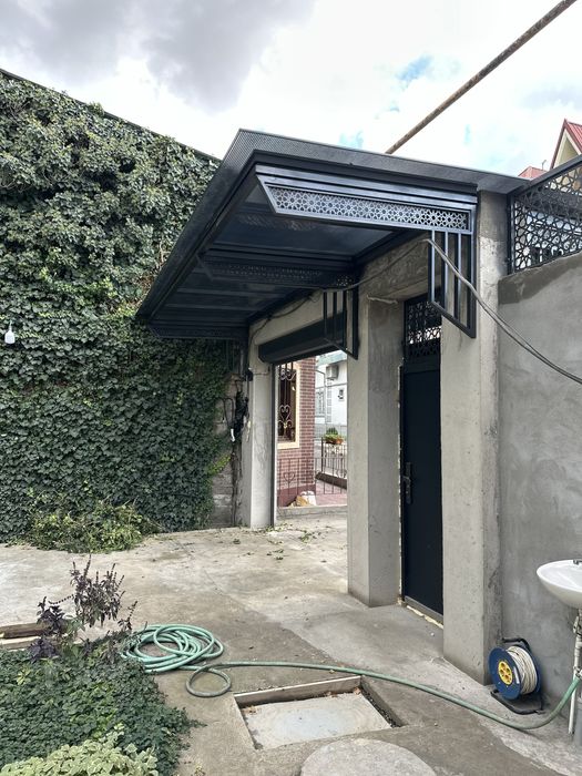 Naves darvaza reshotka perela