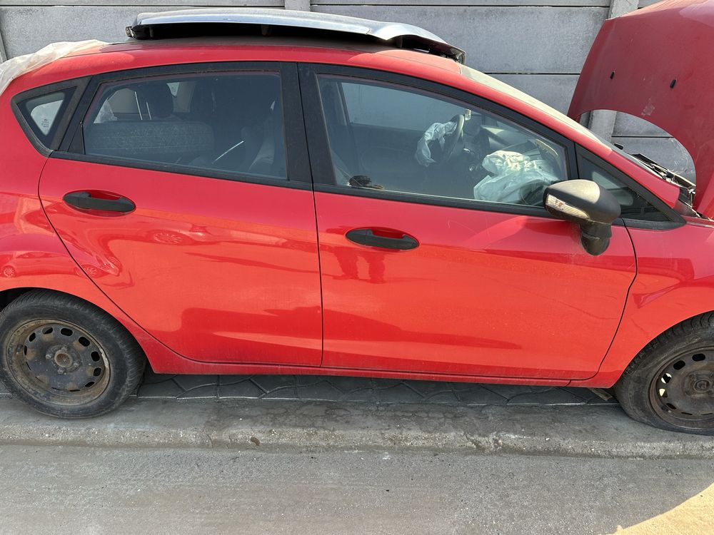 Ford fiesta lovit /avariat