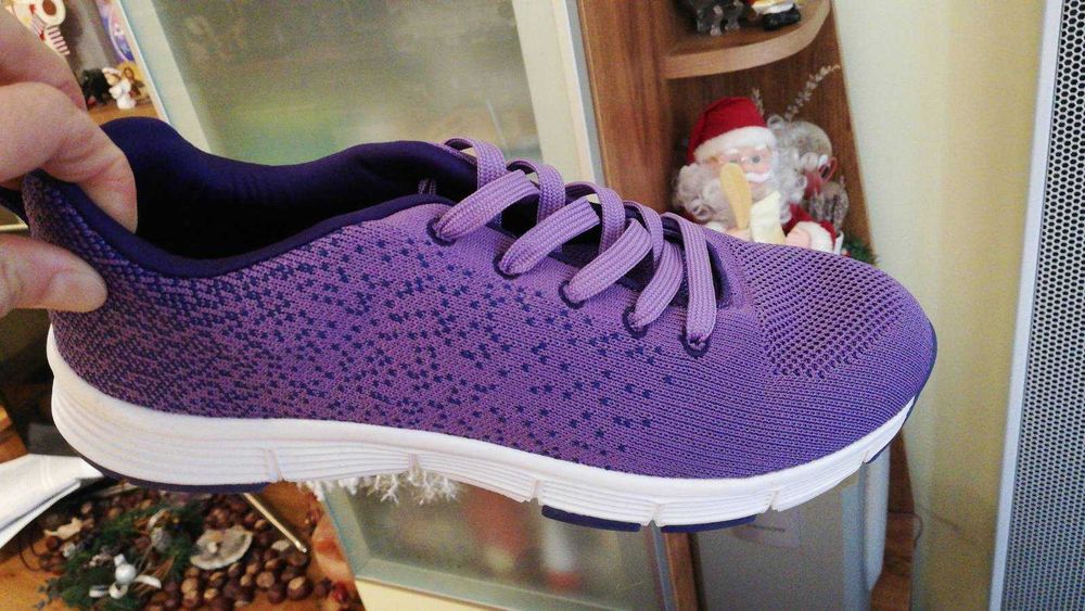 Нови маратонки от Англия