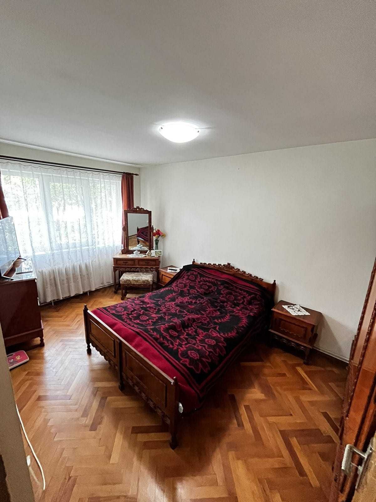 Vând apartament 4 camere decomandate, 83,84 mp, cartier Mănăștur