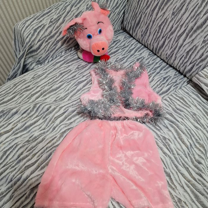 Продам костюм свинки на 3-5 лет