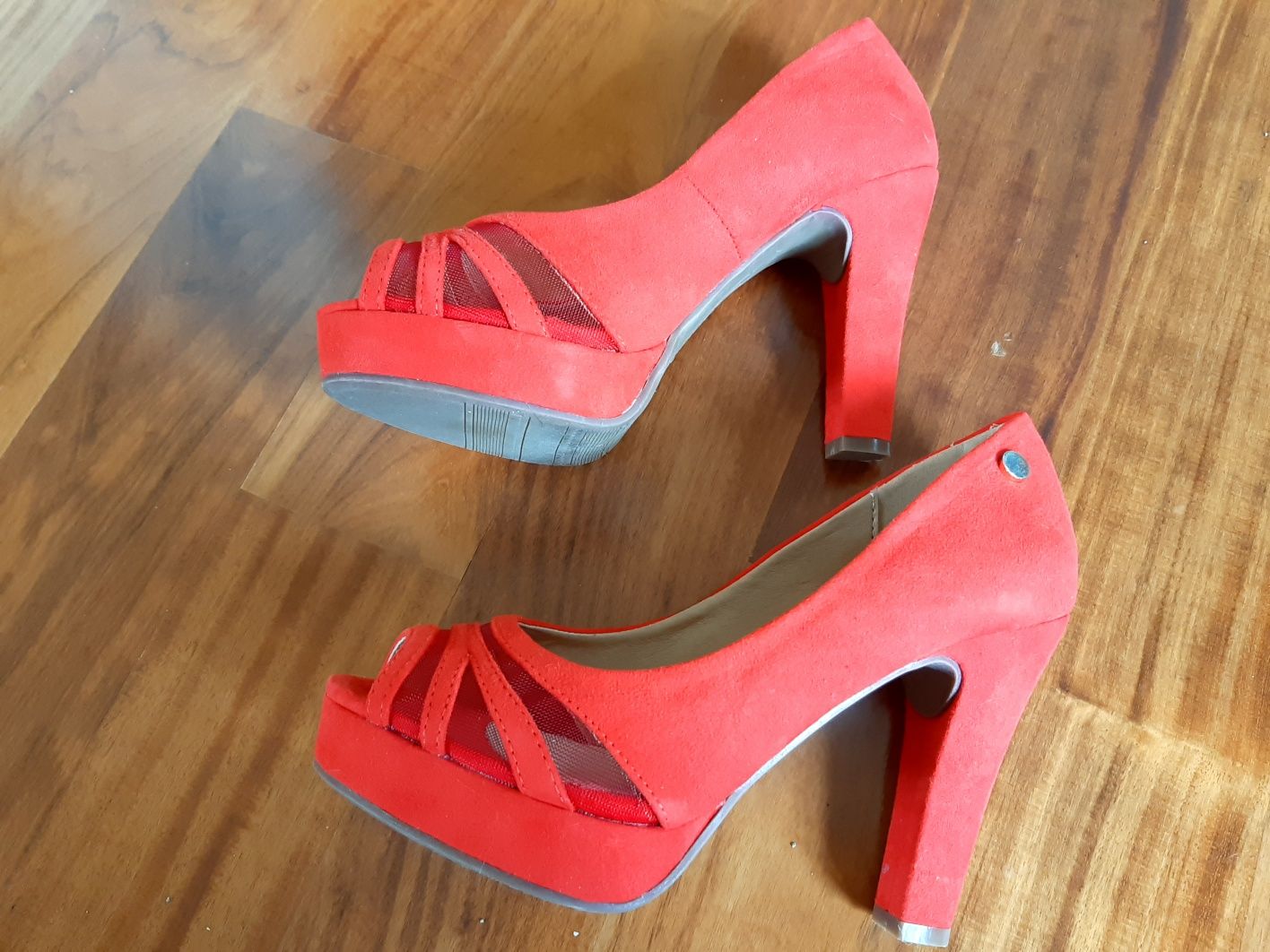 Нови! Червени отворени елегантни обувки