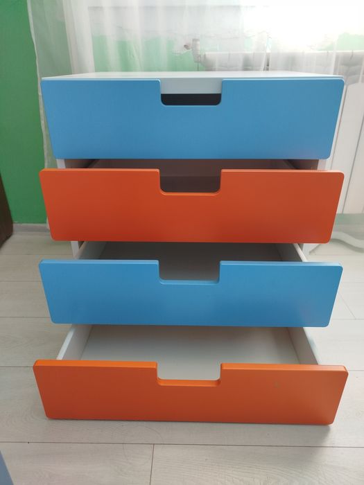 Шкаф с чекмеджета