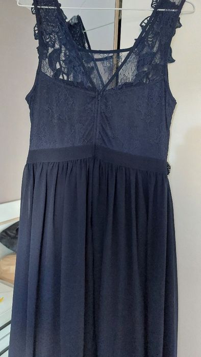 Официална рокля с лека забележка