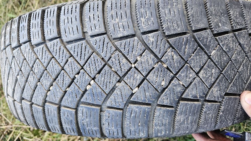 2бр гуми 195 65 15 дот 21 пирели