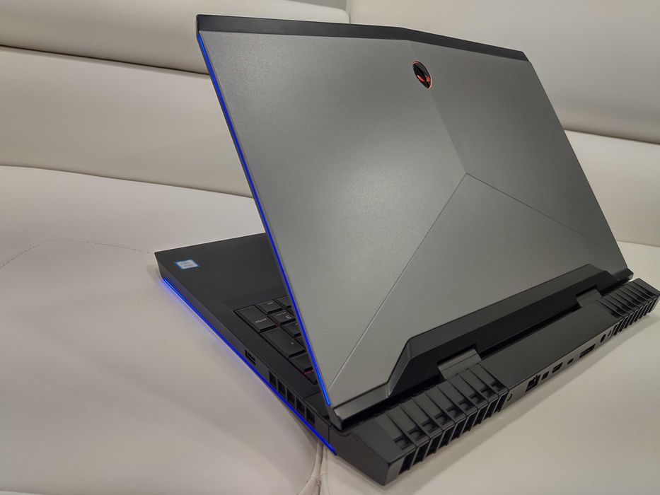 Laptop Alienware ,intel core i7 ,ram 32 gb, video 8 gb , 17,3 inch 4K