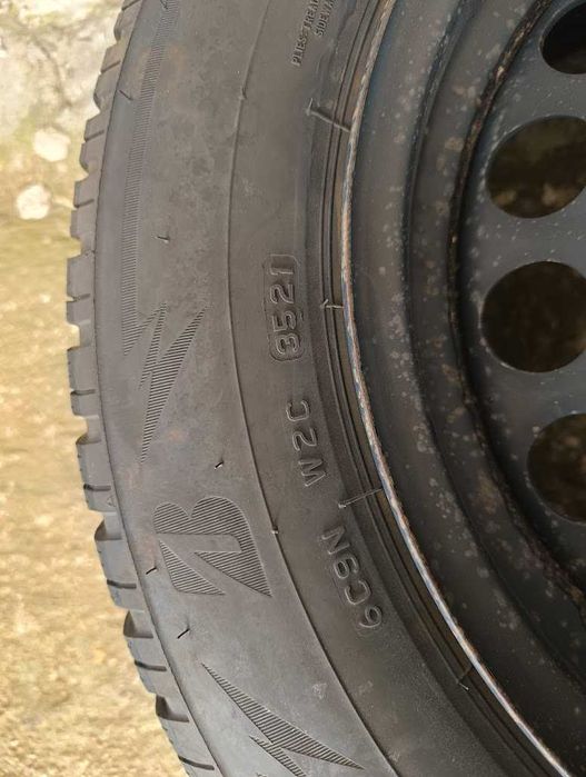 Зимни гуми Bridgestone Blizzak 195/65R15 4бр (ДОТ 2021г)
