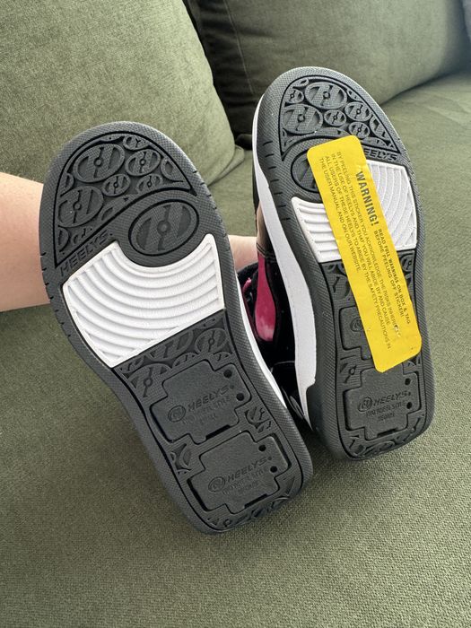 Adidasi cu role heelys marimea 31 ( 18 cm)