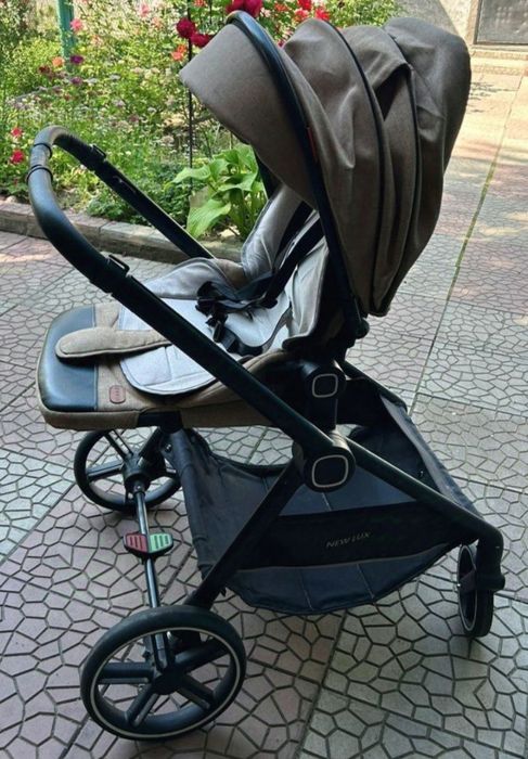 Срочно коляска зимняя и летняя каляска