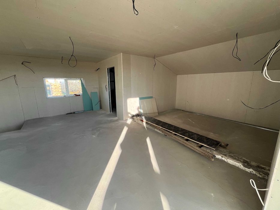 Продава се двуетажна, напълно обновена къща в гр. Крън