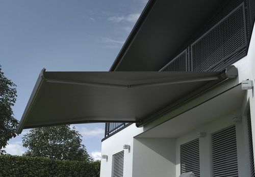 Marchiza/Copertina retractabila, casetata motorizata cu telecomanda