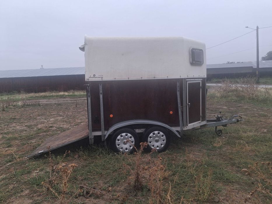 Vand remorca de cai modelul xxl