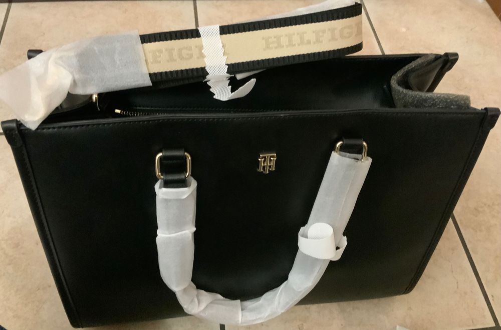 Tommy Hilfiger чанта