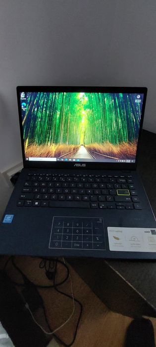 Laptop Asus E410Mdiagonala14”