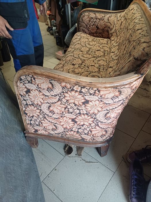 Винтидж диван от дърво