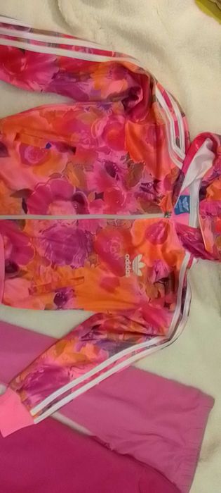 Adidas  с 2 долнища 6-8 г. -30 лв., ръст до 128 см.