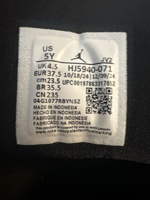 Air Jordan 1 Mid SE in a black and yellow colorway.