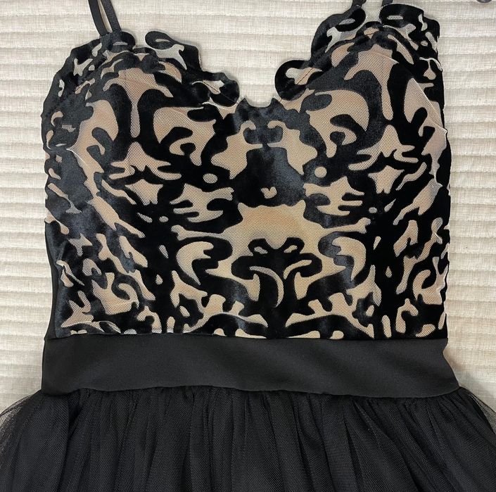 Официална черна рокля