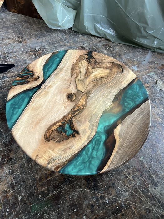 Уникална холна маса от орех и епоксидна смола