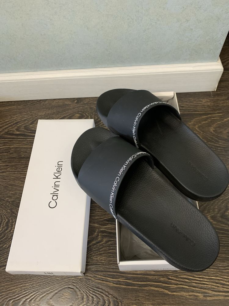 Calvin Klein слайдеры