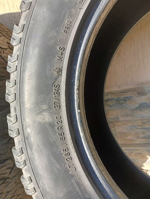 Vând cauciucuri 285/65 r20M+S