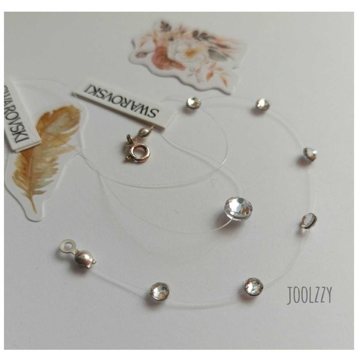 Бижута с камъчета Swarovski и сребърна закопчалка.