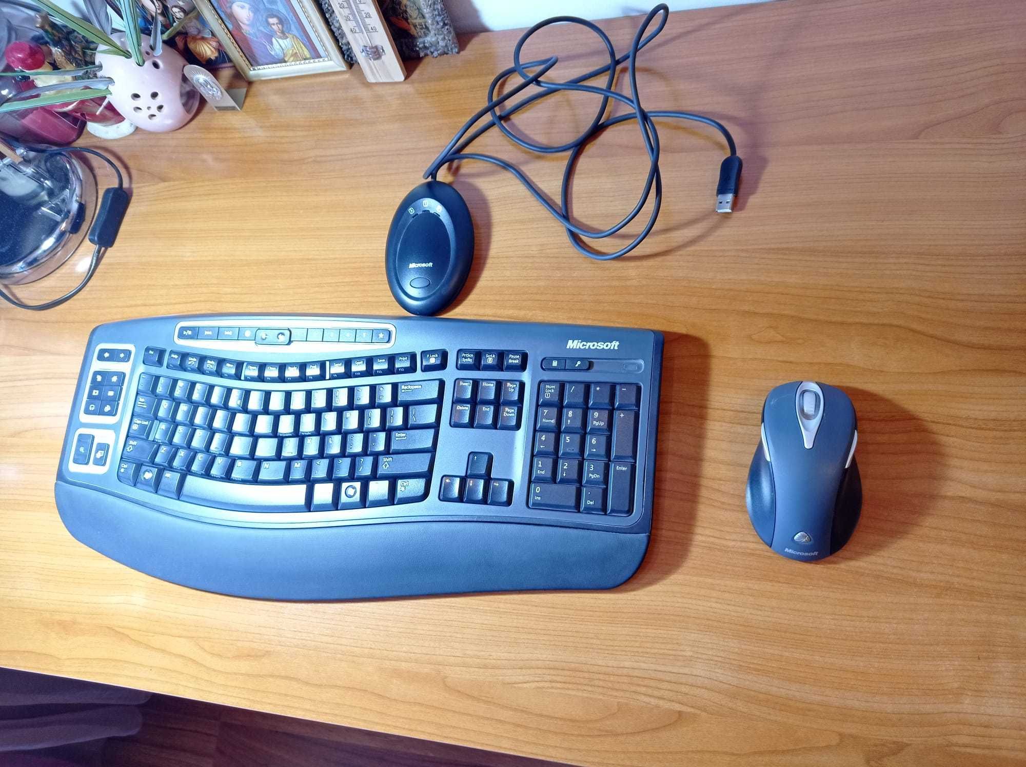 Monitor Dell + tastatură și mouse Microsoft