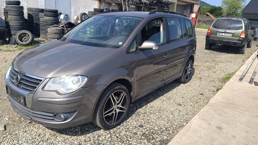 Piese motor cutie volanta navigație ușa haion far volan vw Touran 2008