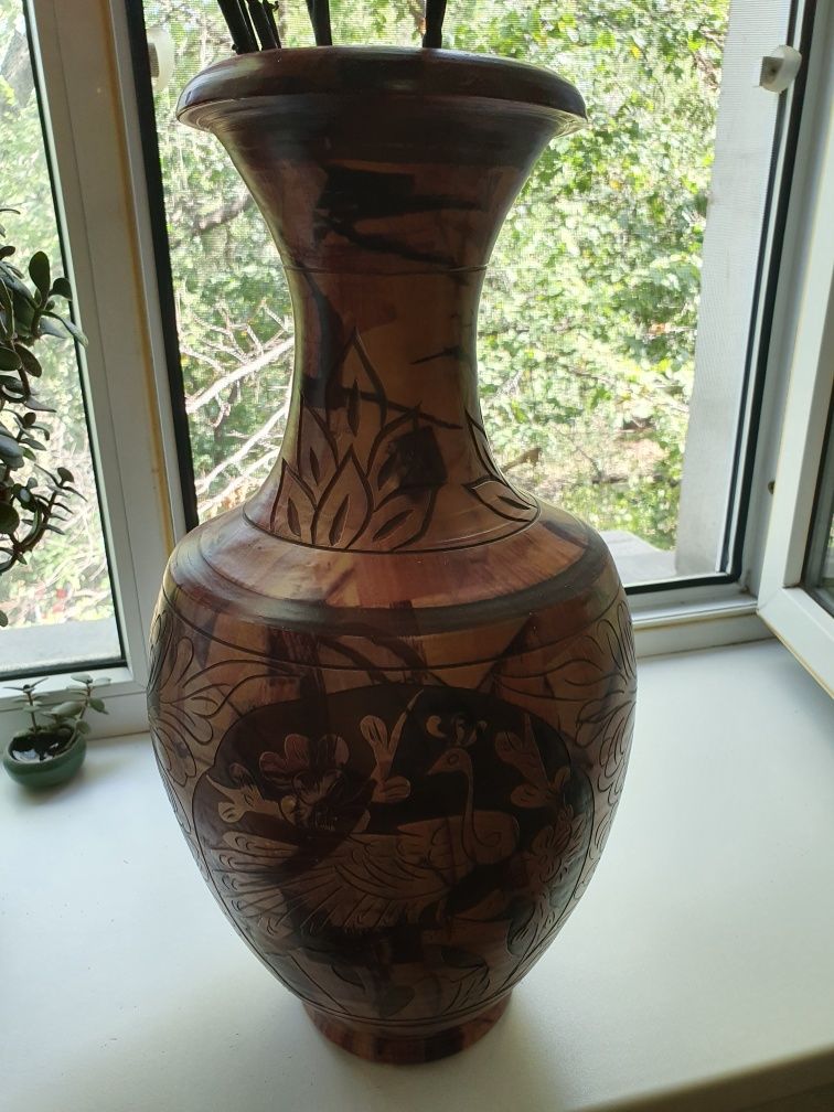 Продам вазу в античном стиле.