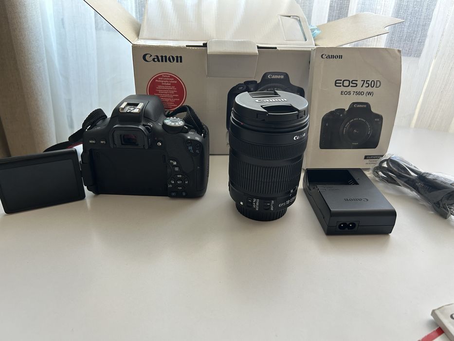 Фотоапарат Canon EOS 750D
