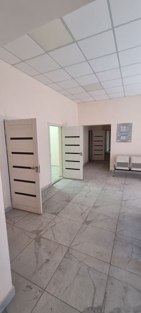 Ohangaron shahrida yo'lni bo'yida noturar bino ijaraga beriladi.