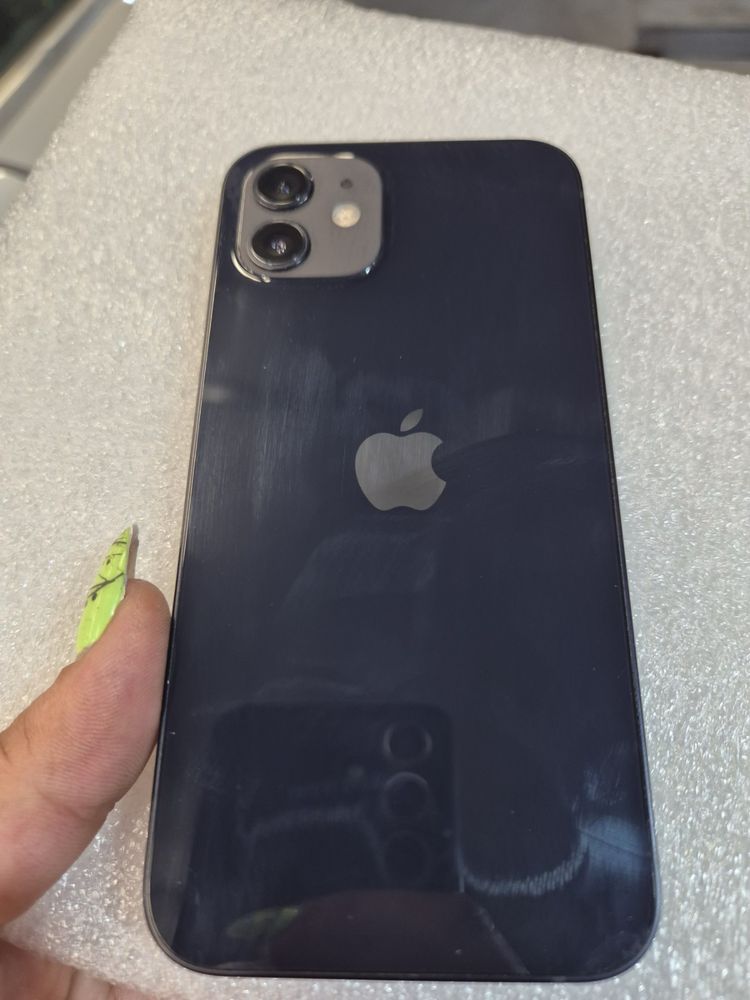 Iphone 12 с кутия и зарядно