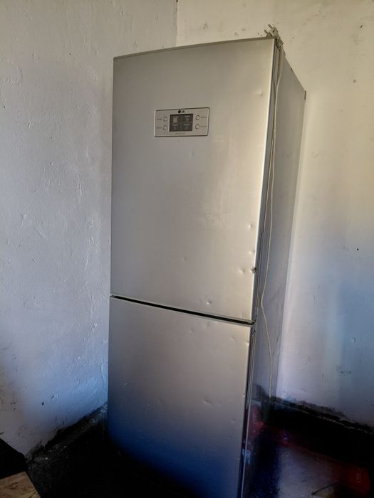 Продаеться Холодильник LG