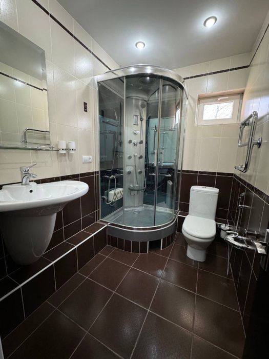 Продается 4-х комнатная квартира 77 серия кирпич Садык Азимова