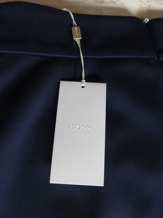 Пола Hugo Boss, миди дължина, S, нова