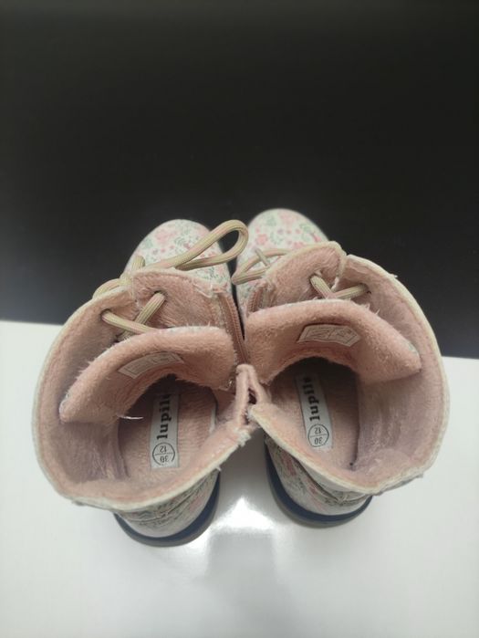 Продавам детски боти