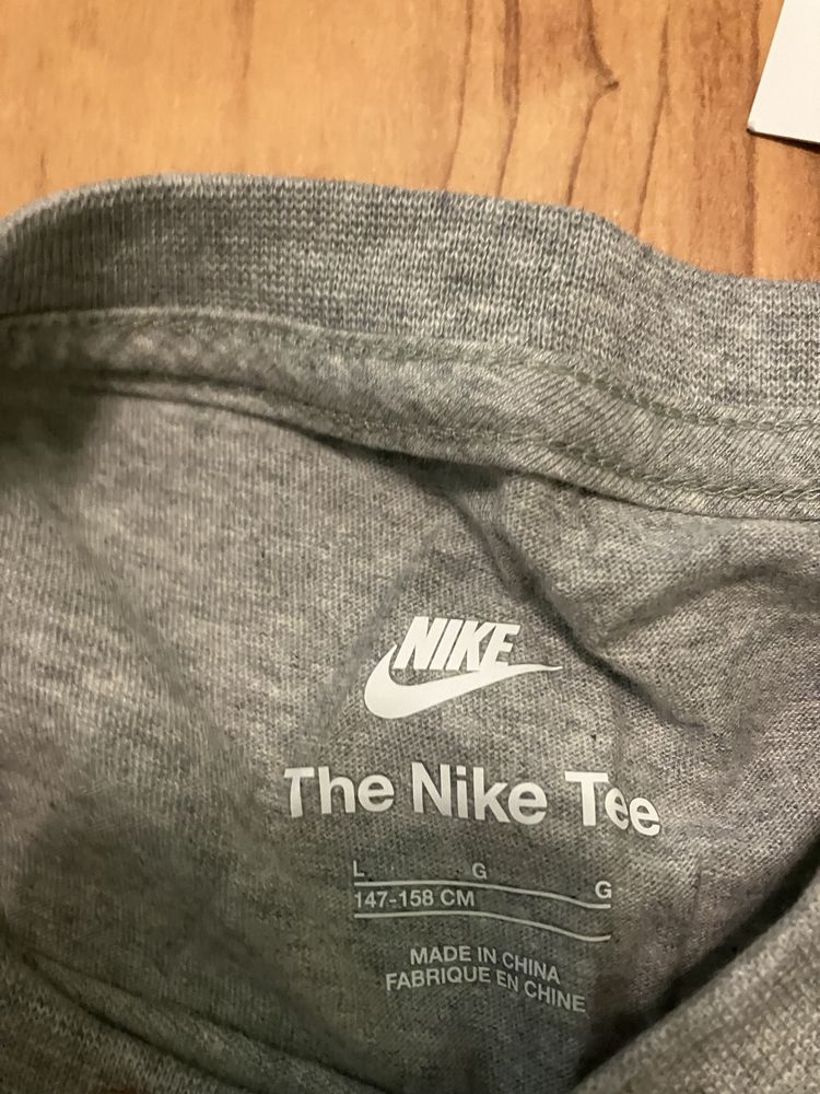 Чисто нова блуза Nike