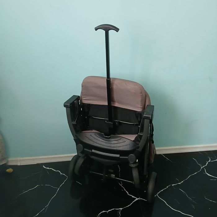 Vând cărucior pentru bebelusi