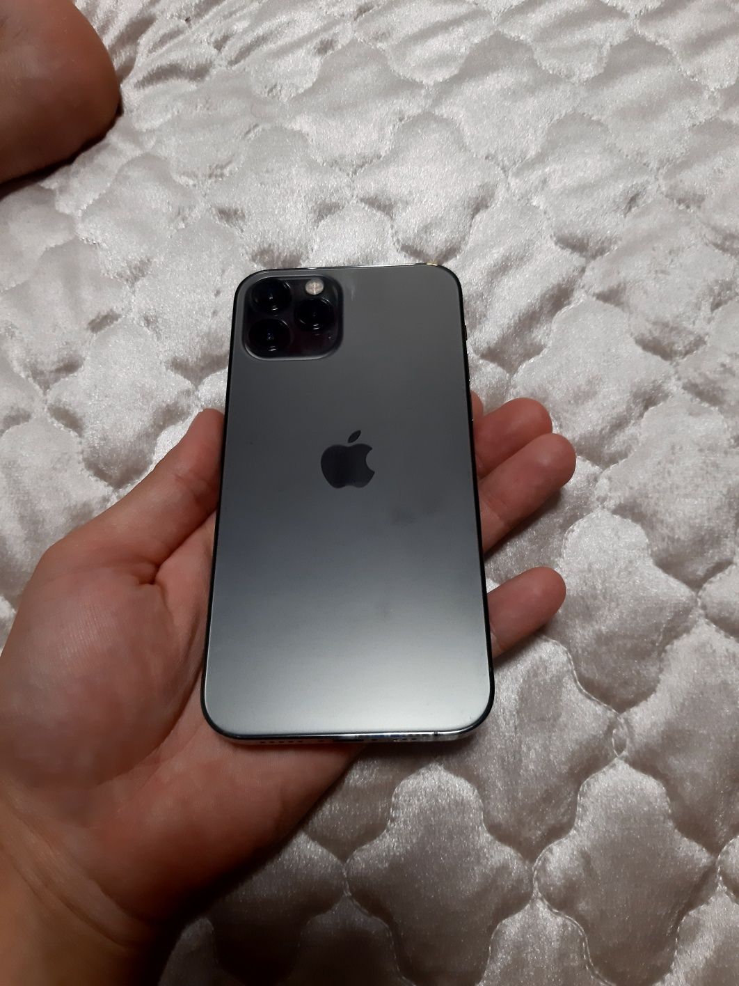 iPhone 12 pro sotiladi