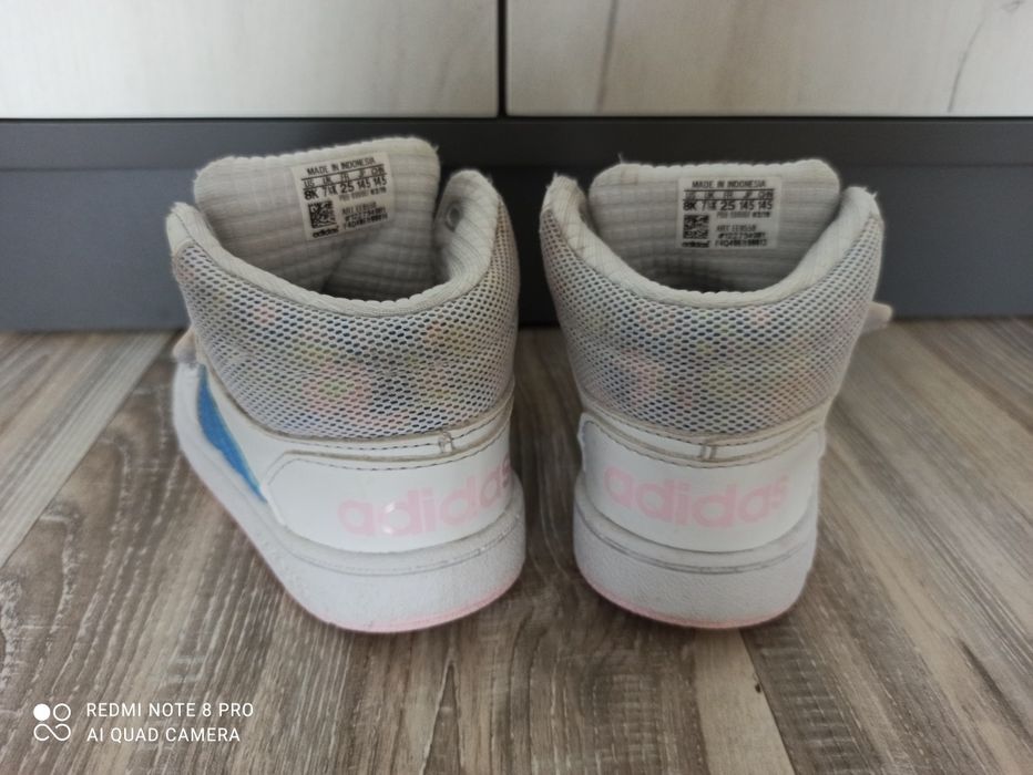 Маратонки Adidas  ном. 25